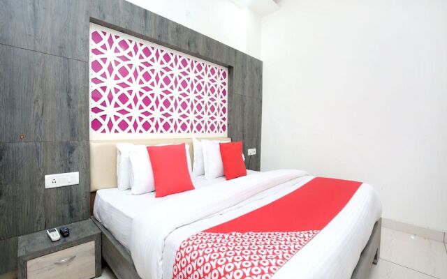 OYO 14790 Hotel Destiny Inn