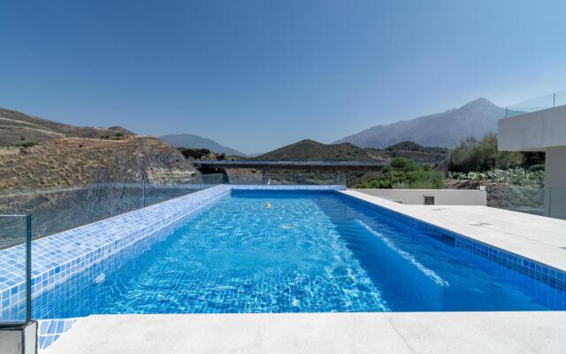 LMR1-Penthouse with 187m2 terrace and private pool