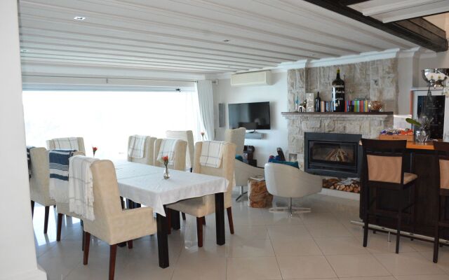 Head over Hills Luxury Retreat
