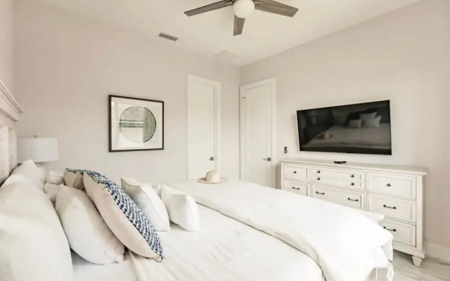 Exquisite Vanderbilt Beach Luxury Getaway