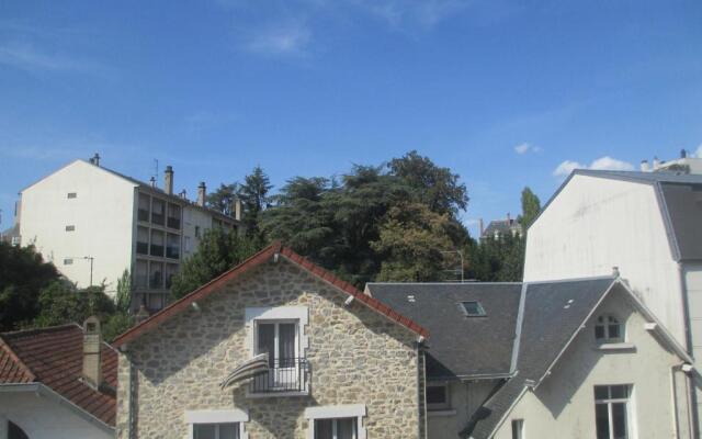 Céanothe-InvIRI. Studio Mairie. Parking Privatif