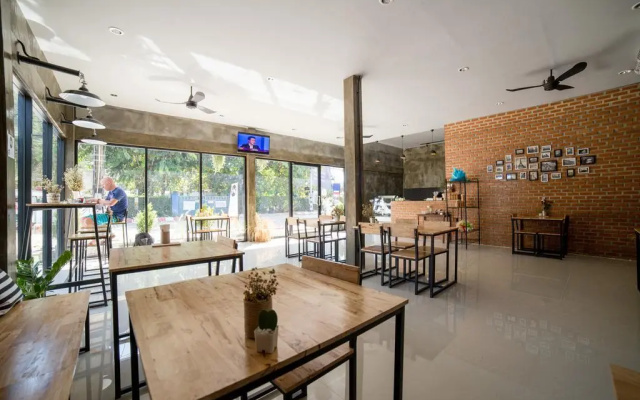 YOLO Chic House