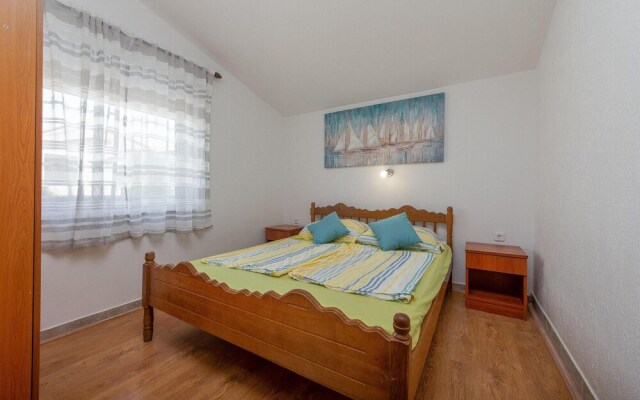 Beautiful Apartment in Vir With 2 Bedrooms and Wifi