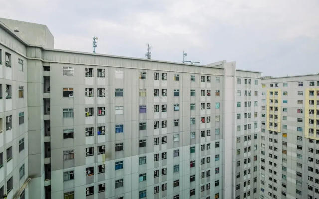 Strategic and Homey 1BR Kalibata City Apartment