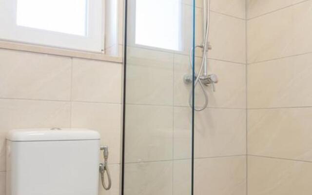 JoNa - with pool - H(8)