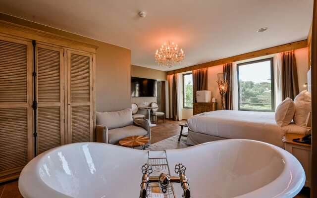 Le Hameau des Pesquiers Ecolodge, Curio Collection by Hilton