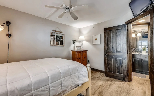 Inlet Reef 402 2 Bedroom Condo by RedAwning