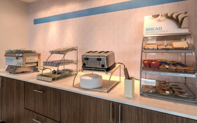 Holiday Inn Express & Suites Tulsa Midtown by IHG