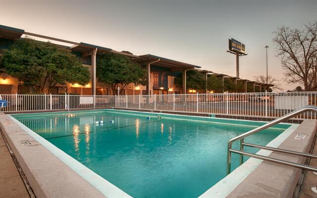 Best Western Crossroads Inn