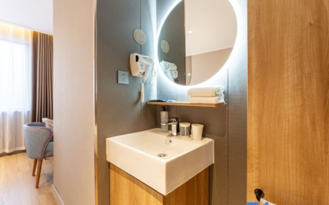 Homeinn · neo (Jinan Jingqi Road Provincial Hospital)