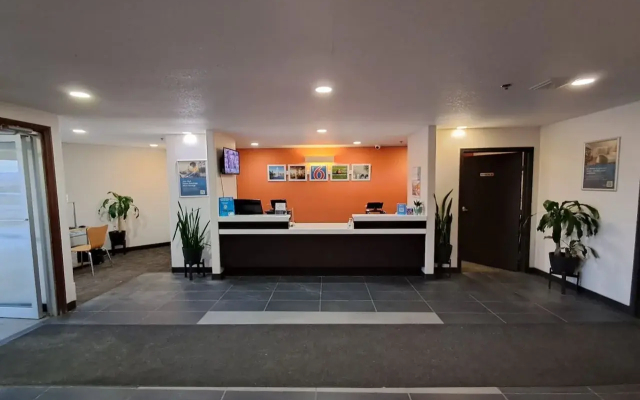 Motel 6 Regina, SK