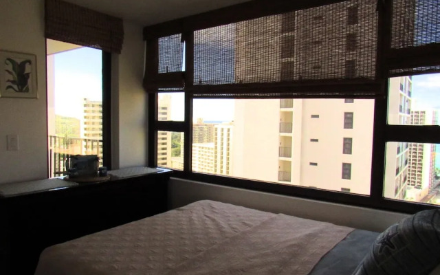 Waikiki Banyan Oceanview 24th Floor