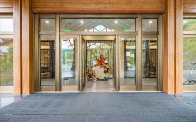 Chestnut Valley Hotel
