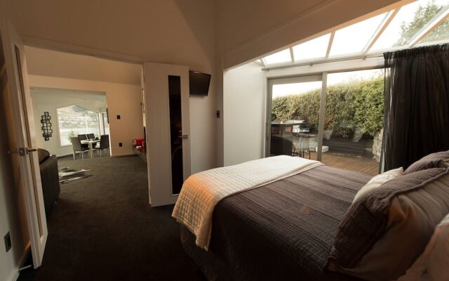 Uranga Villa - sunny location with spa pool