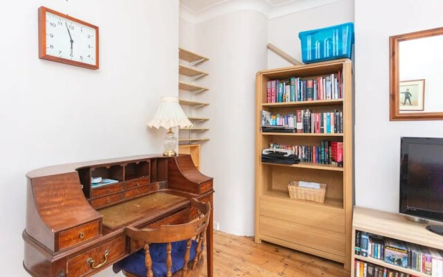 Cosy 2 Bedroom Apartment in Central London With Garden