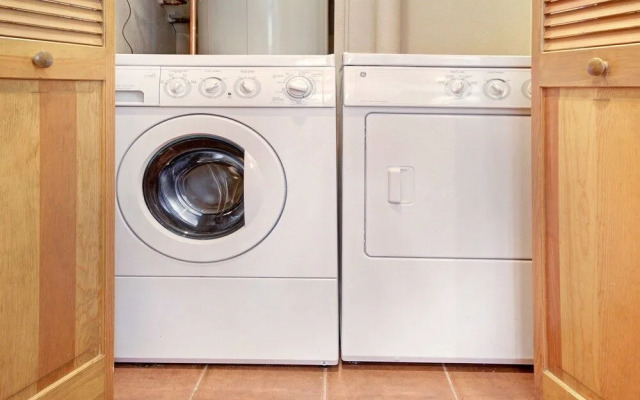 6526 Settlers Creek by RedAwning