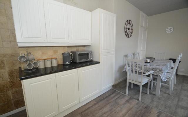 Spacious and Homely 3 Bedroom Flat - SuiteLivin