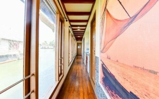 OYO 28400 Relax In Kerala Pamba 3bhk Sharing Houseboat