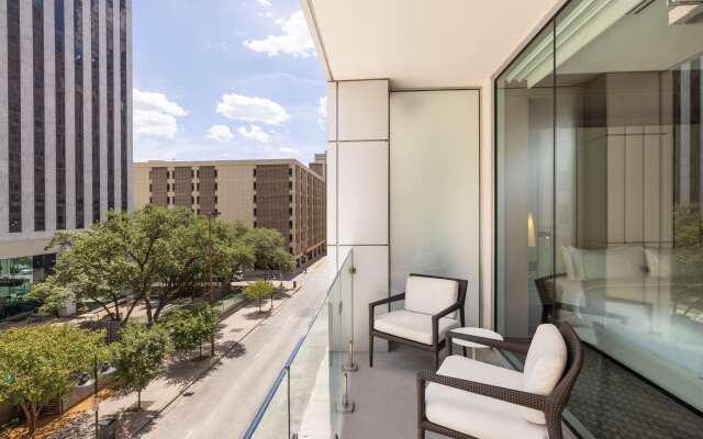 The Statler Dallas Curio Collection By Hilton