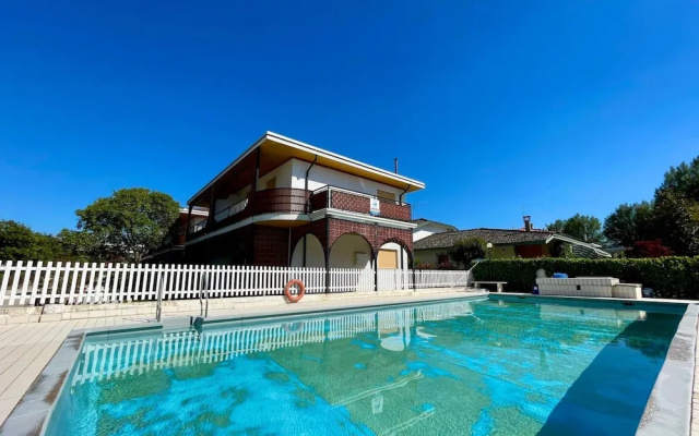 Peaceful House With Pool and Terrace