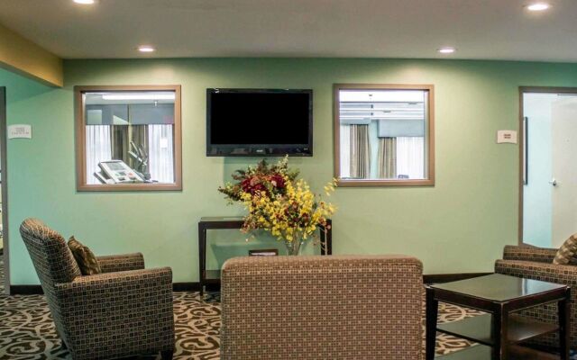 Copley Inn & Suites By OYO Akron OH