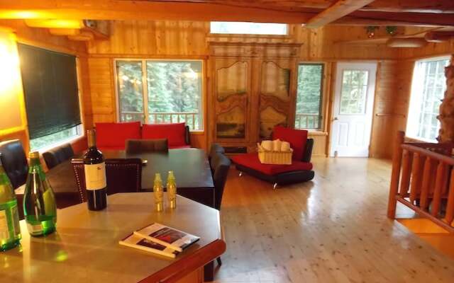 Beaverfoot Lodge & Resort