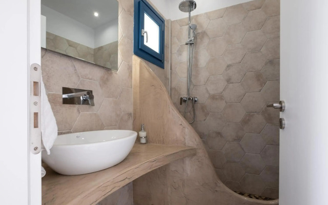 Tristhenia Hotel