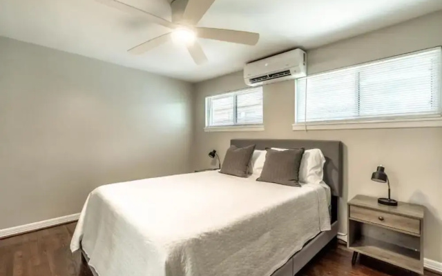 Stylish 1BR Urban Retreat