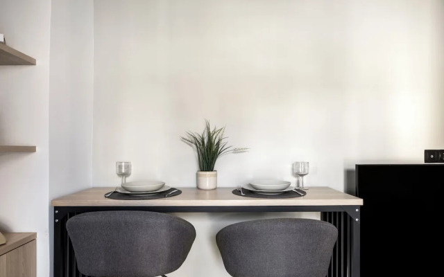Sway - Chic 1-BR Apt & Balcony in Athens