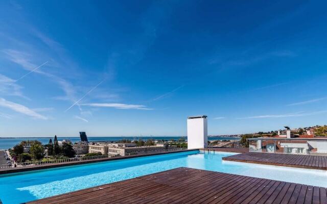 Gorgeous Apartment In Alges With Stunning Rooftop Pool