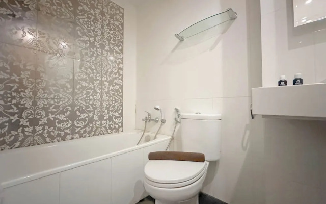 Spacious And Comfortable Living 3Br Apartment At Aryaduta Residence