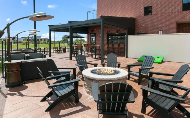 Cobblestone Hotel & Suites - Appleton International Airport