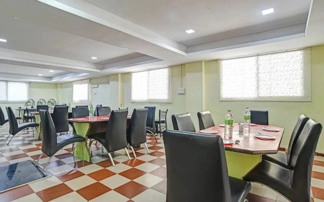 Hotel White House by OYO Rooms