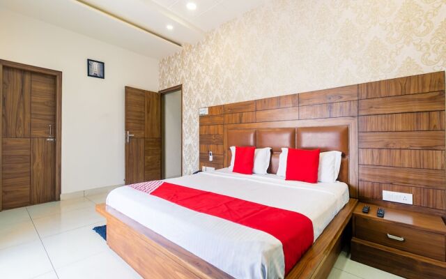 Hotel Crown by OYO Rooms