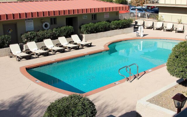 Extend-a-Suites - Phoenix Airport