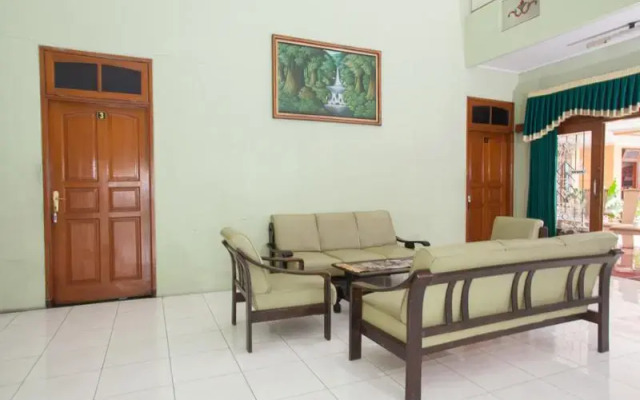 RedDoorz Syariah @ Janti Malang