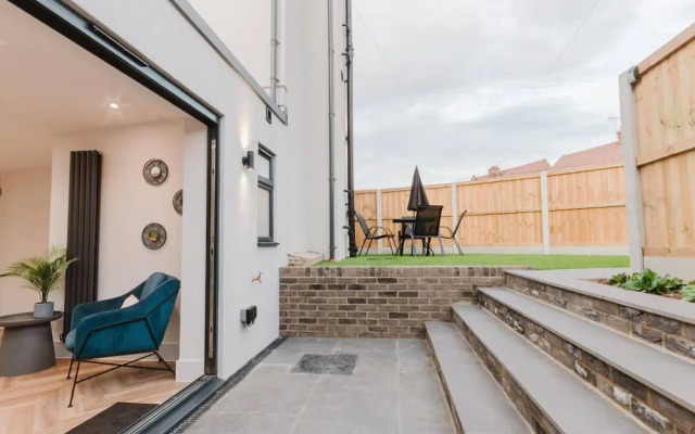 Luxury Seaside Home Parking Sleeps 8 by Adliv