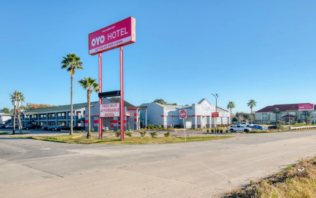 OYO Hotel Rosenberg TX I-69