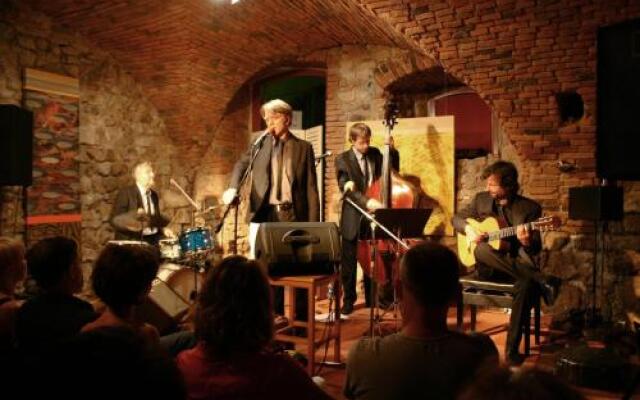 Muzikafe Bed & Breakfast
