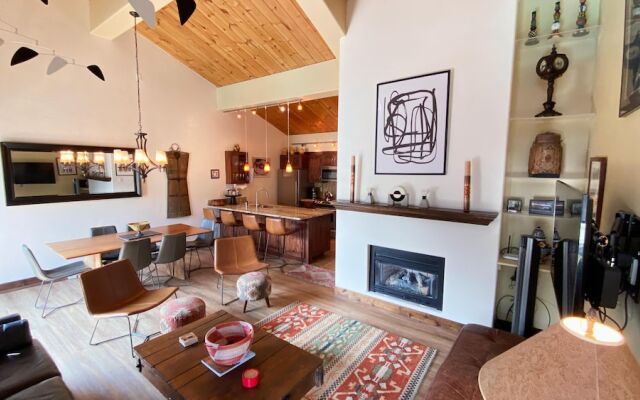 #407 Vail International