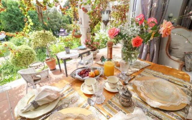 Three Oaks Bed  Breakfast