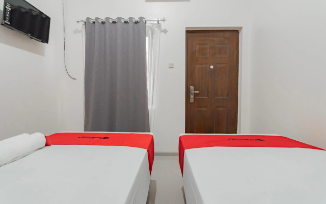 RedDoorz Syariah Plus @ Perintis Guesthouse Tasikmalaya – Guest Rooms – Tasikmalaya