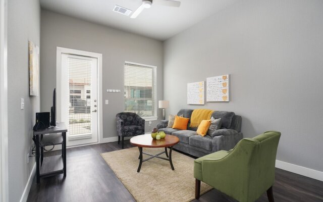 1 BR and 2 BR near Downtown by Frontdesk