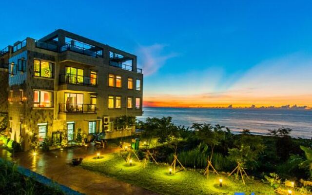 Whitecaps Hostel