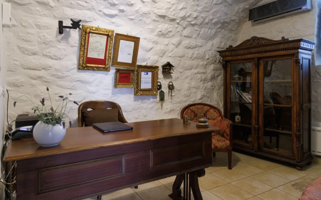 Lithos Stone Suites