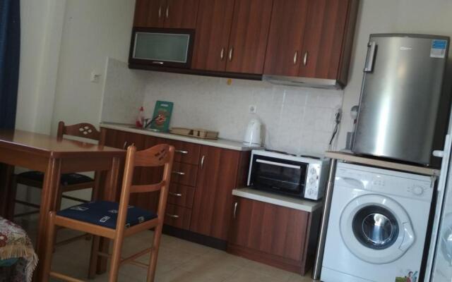 R.A.F. nice studio with garden& parking