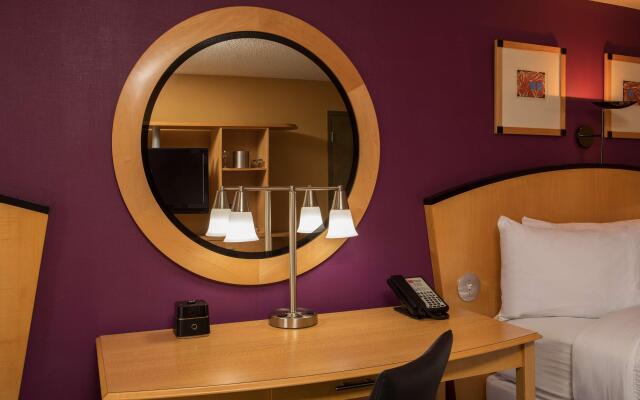 Pier 5 Hotel Baltimore, Curio Collection by Hilton