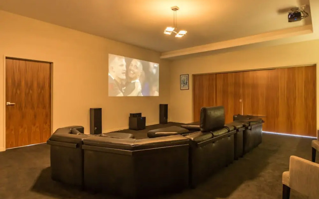 Luxury Villa 5 Bedrooms