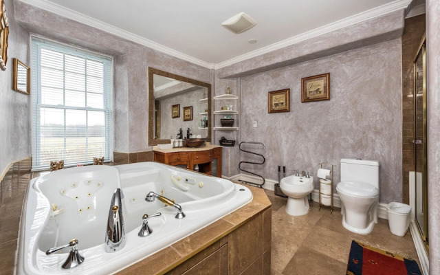 CastleView Inn by Elevate Rooms