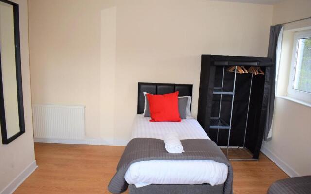Kelpies Serviced Apartments Callum- 3 Bedrooms- Sleeps 6